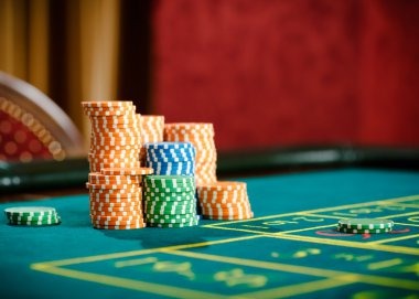 Live blackjack table interface on mei303 mobile showing dealer, cards, and betting controls